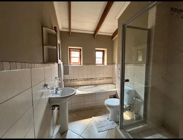 3 BEDROOM TOWNHOUSE FOR SALE IN WATERVAL EAST